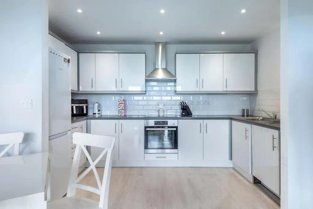 2-Bed Flat Next To Newbury Park Station Apartment Ilford 0*,