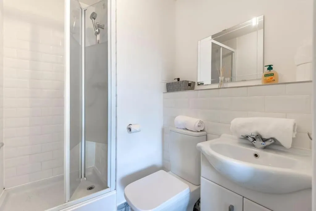 2-Bed Flat Next To Newbury Park Station Apartment Ilford 0*,  United Kingdom