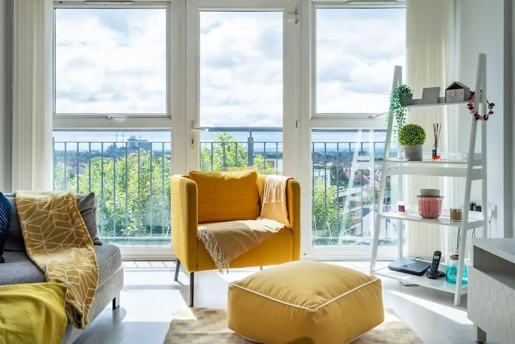 2-Bed Flat Next To Newbury Park Station Apartment Ilford