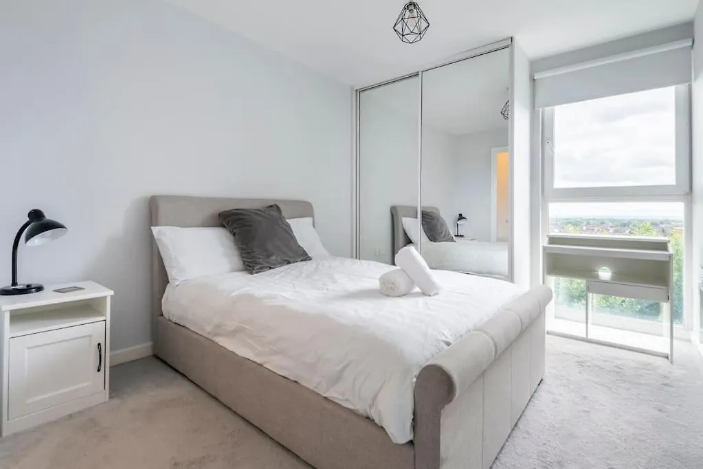 2-Bed Flat Next To Newbury Park Station Apartment Ilford United Kingdom