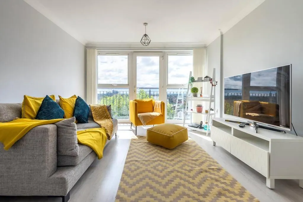 2-Bed Flat Next To Newbury Park Station location